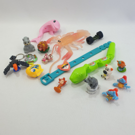 Набор различных мелких пластиковых и резиновых игрушек/брелков, 17 штук